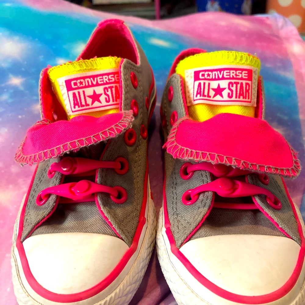 Little girls converse shoes!